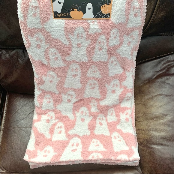Happy Halloween Pink Ghost Blanket 50” x 60” Extra Soft Feather Knit Throw - Picture 4 of 11